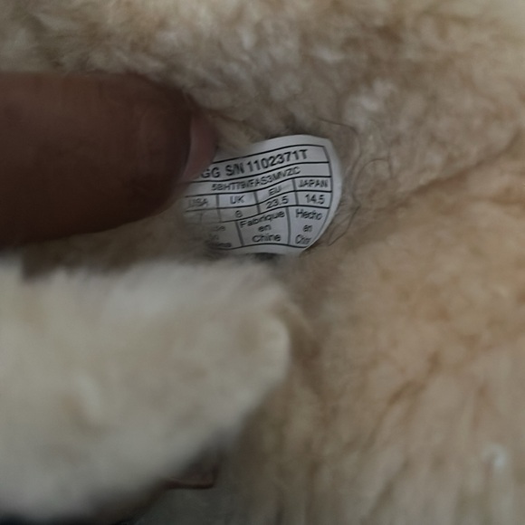 Girl Ugg Star Boots - Picture 7 of 7